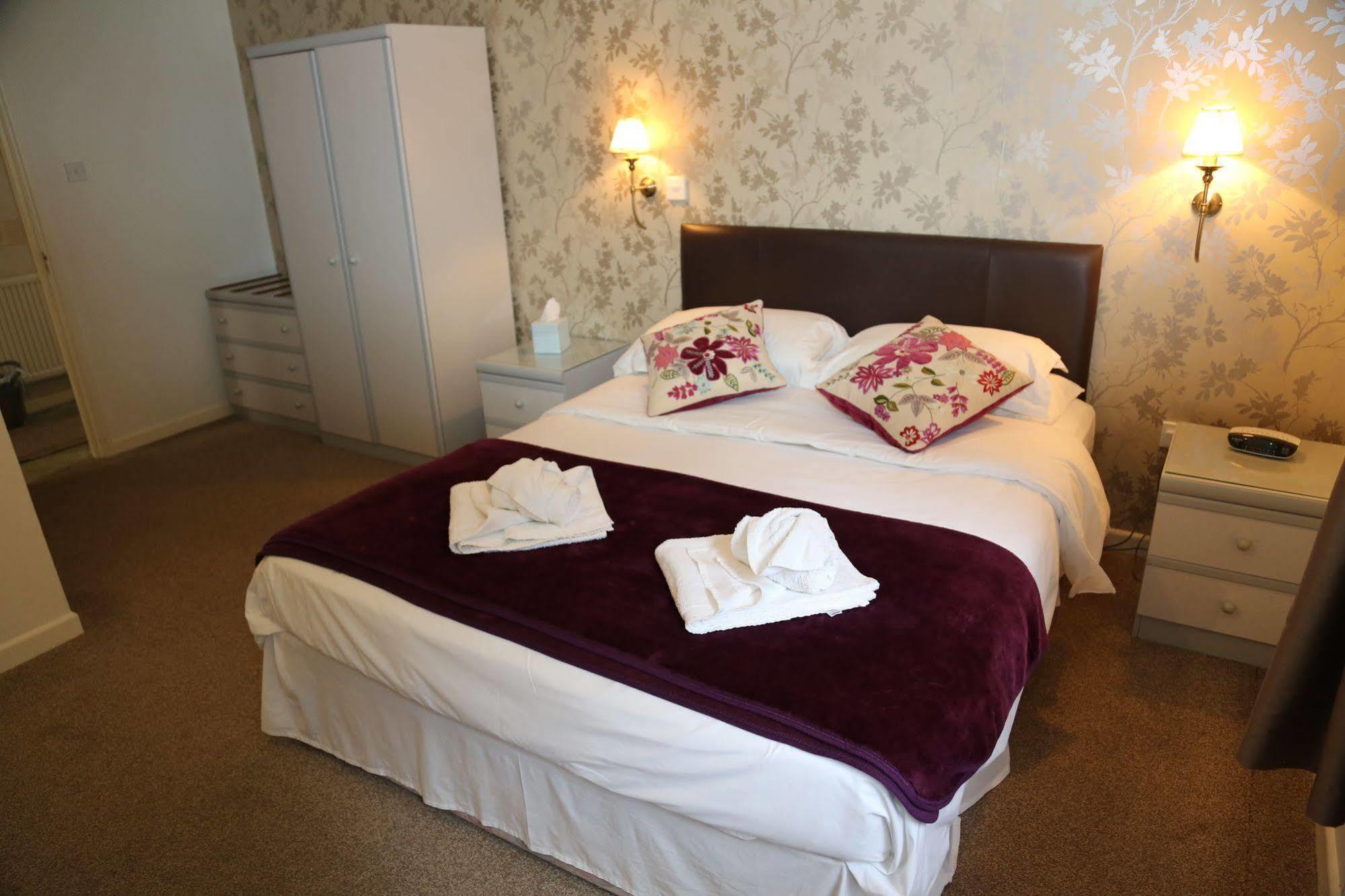 Colliford Tavern & 3* Temple